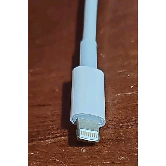 Genuine Apple Lightning Digital AV Adapter - MD826AM/A - Picture 4 of 7